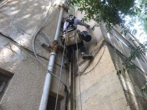 מתי דרושה החלפה של מרזב פנימי בחיצוני